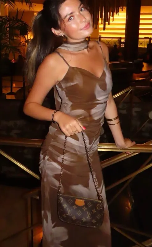 Vestido marrón estampado flores con choker