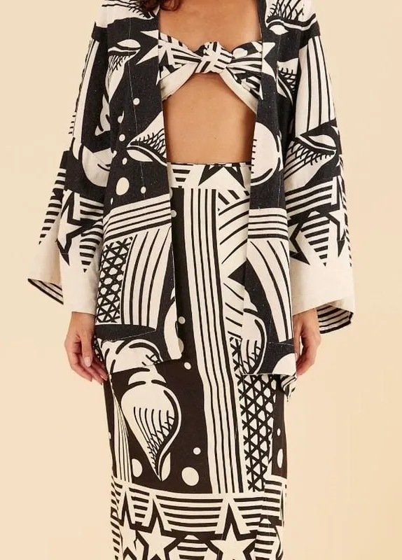 Kimono farm black and white
