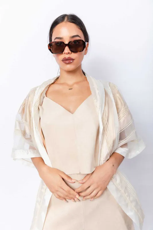 top conjunto gamuza beige, escote en v