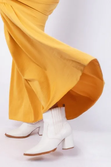 Botas Blancas de Mutma Talle 38 con pespunte neon naranja