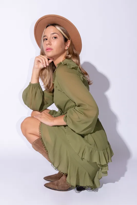 vestido asos verde oliva manga larga y vuelos