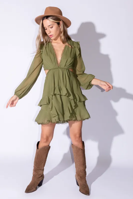 vestido asos verde oliva manga larga y vuelos