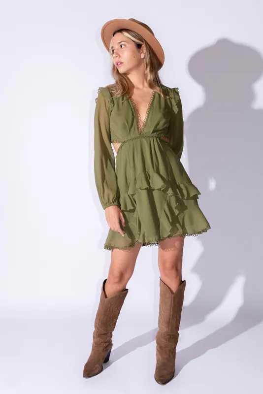vestido asos verde oliva manga larga y vuelos