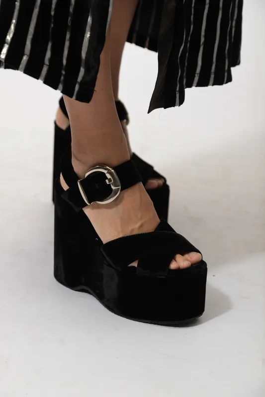 Sandalias Vienty Velvet Negra
