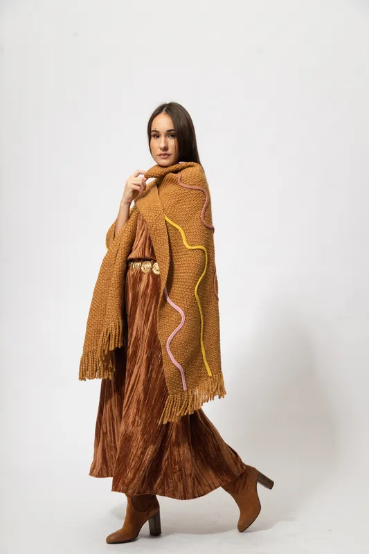 Ruana Mostaza Manos del Uruguay