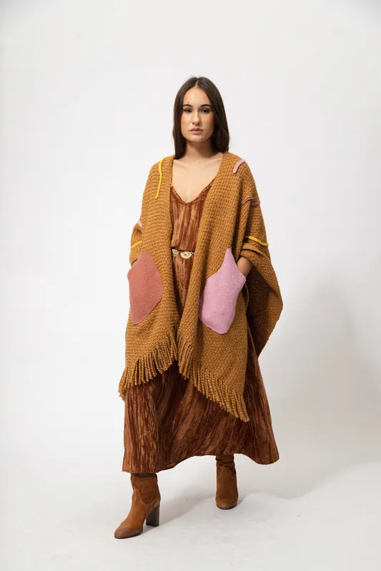 Ruana Mostaza Manos del Uruguay