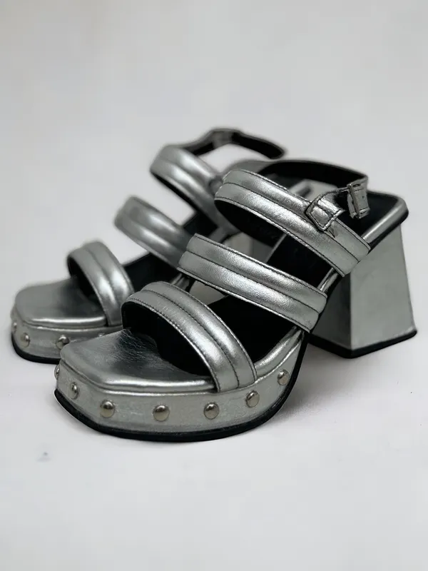 Sandalia Caro Criado Tahiti Plateada 36