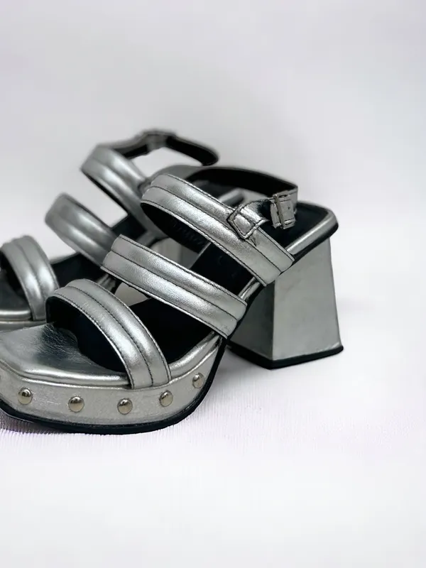 Sandalia Caro Criado Tahiti Plateada 36