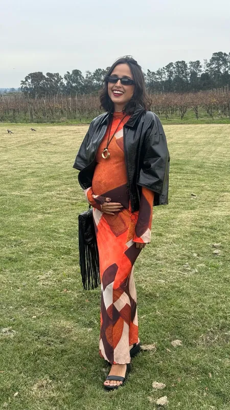 vestido naranja y marron estampa geometrica 