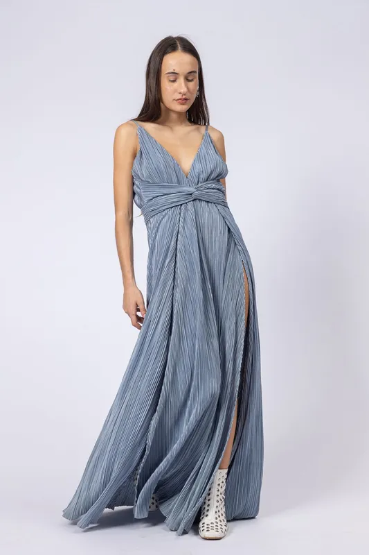 Vestido largo luxxel celeste gris plisado