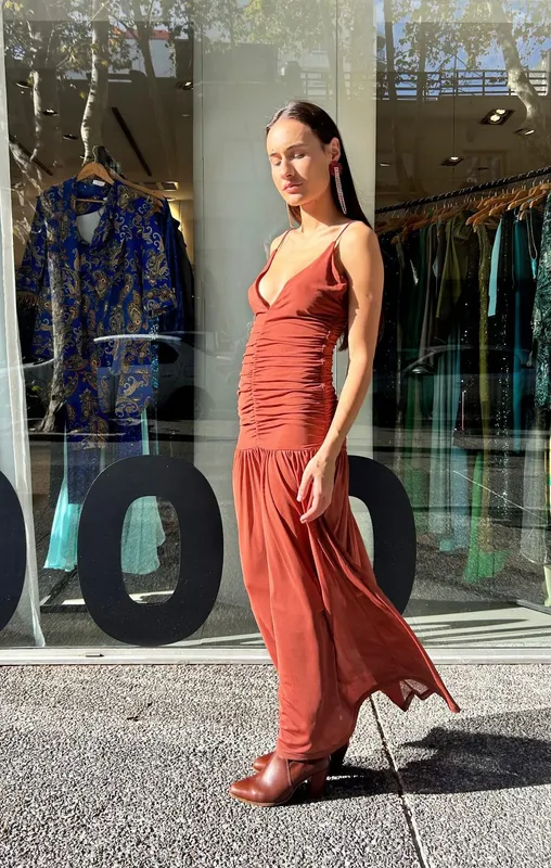 Vestido Largo Frunce Microtul Marron