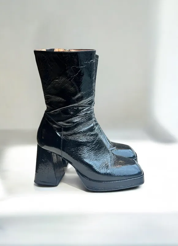 Bota Magma Charol Negra