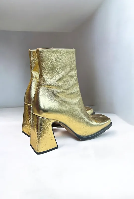 Bota Magma Dorada 39