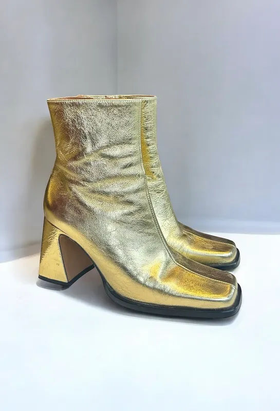 Bota Magma Dorada 39