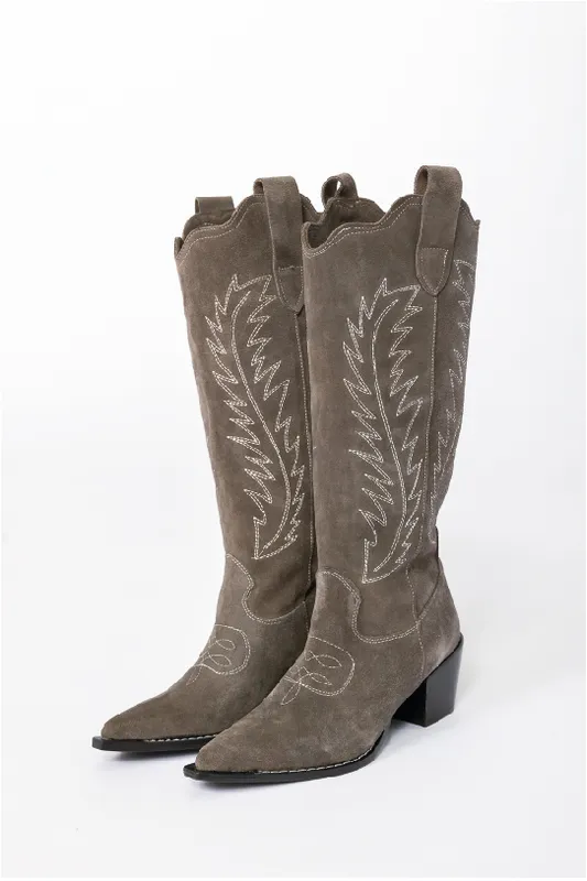 BOTAS TEJANAS  GRIS CON PESPUNTE BLANCOS