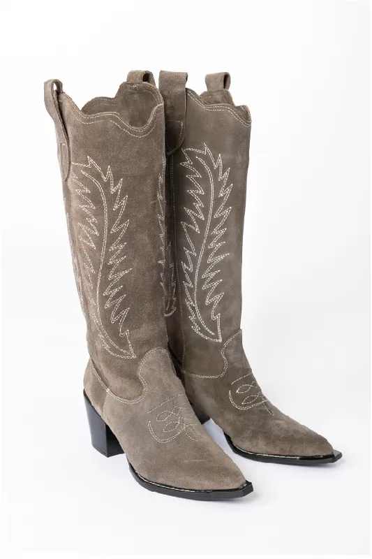 BOTAS TEJANAS  GRIS CON PESPUNTE BLANCOS