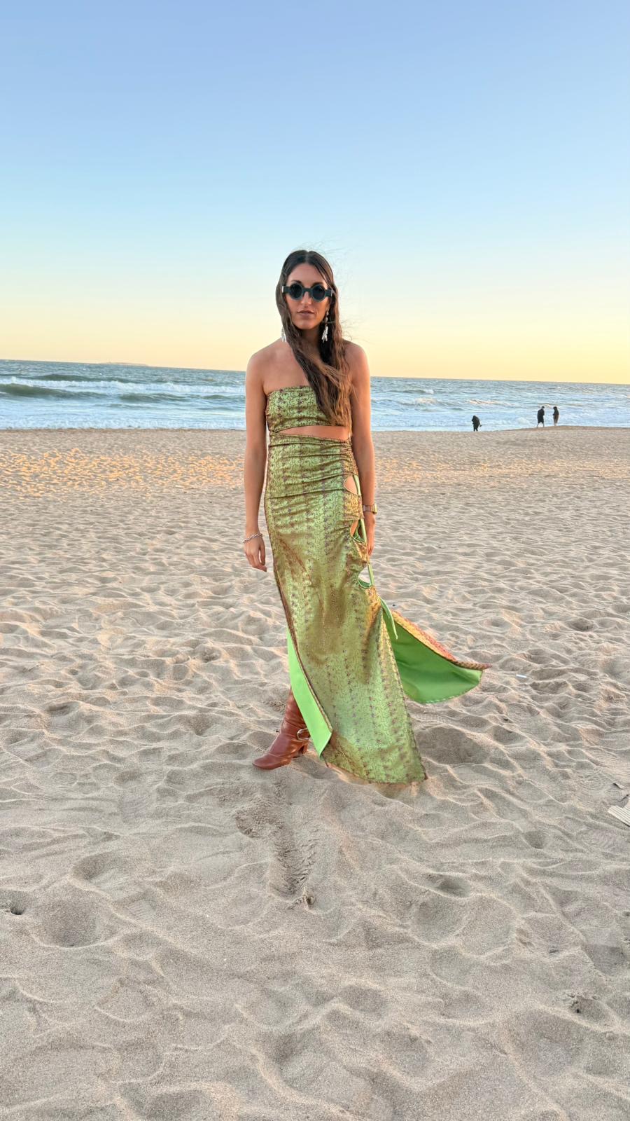 Agnes Strapless cut verde y bordeaux