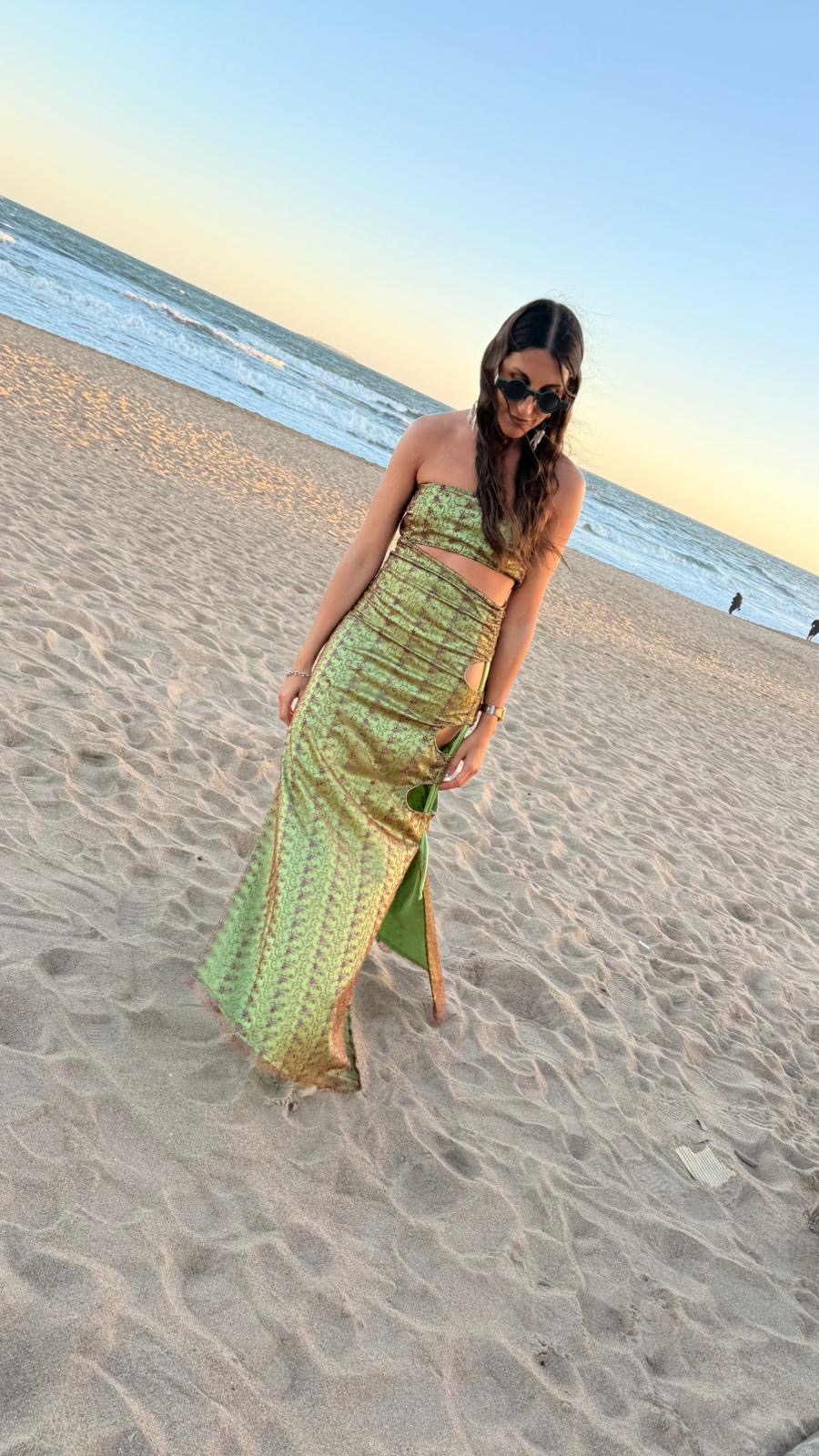 Agnes Strapless cut verde y bordeaux