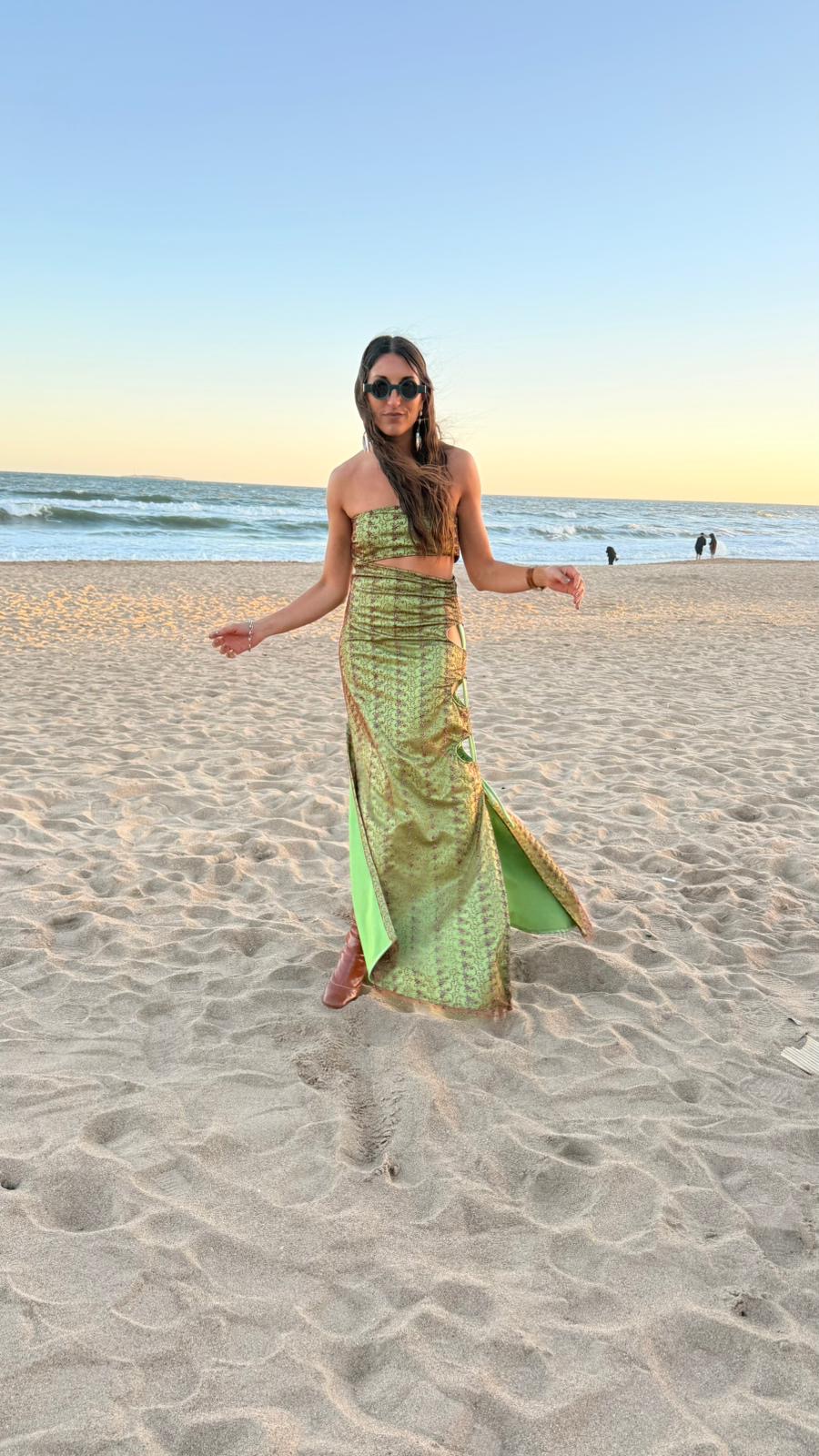 Agnes Strapless cut verde y bordeaux