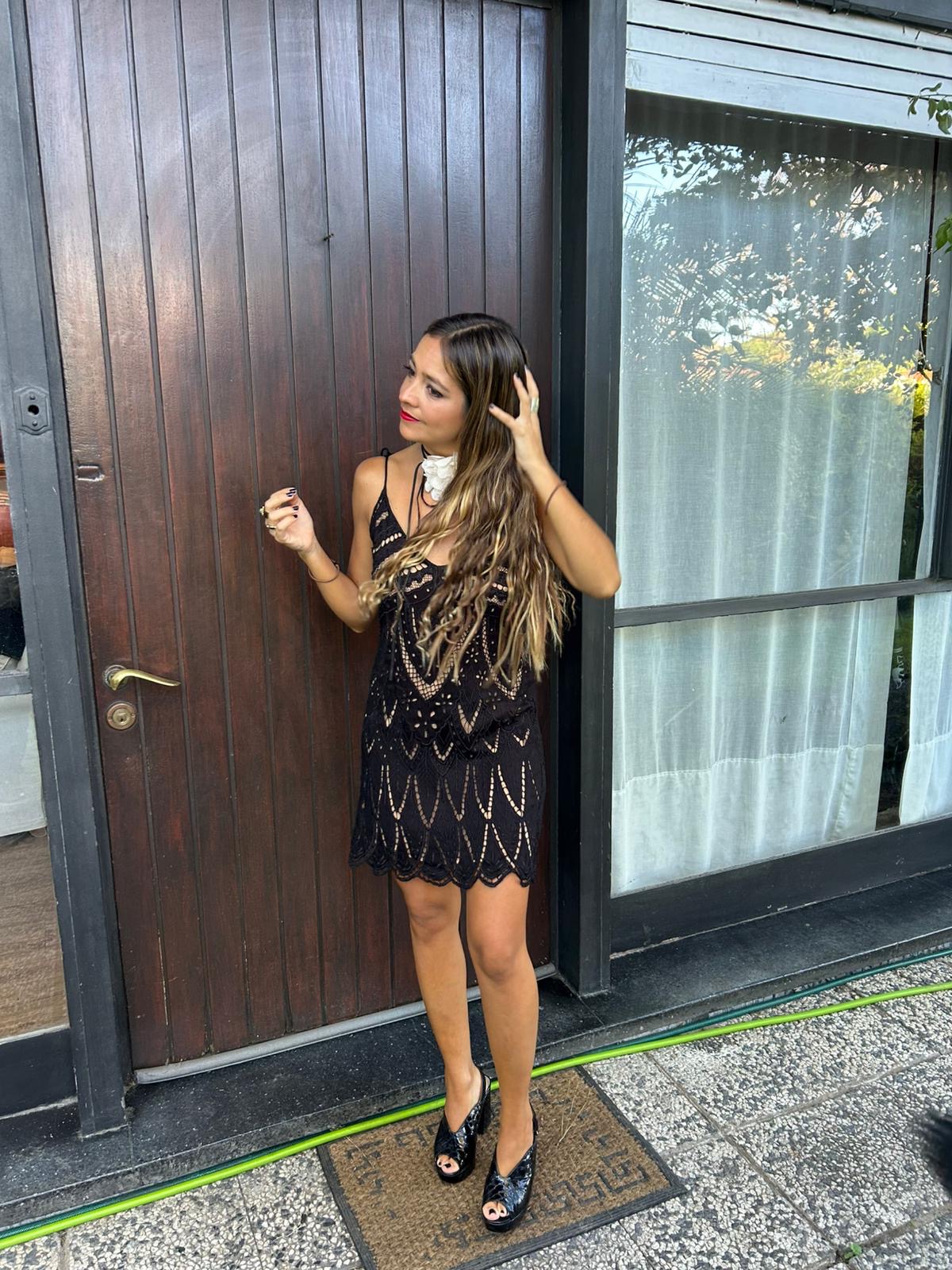 Vestido free people negro y beige, breteles con flecos