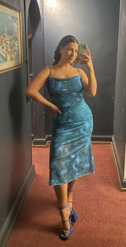 Vestido celeste estampado midi transparencia