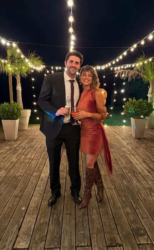 Vestido galio velvet con mangas tul