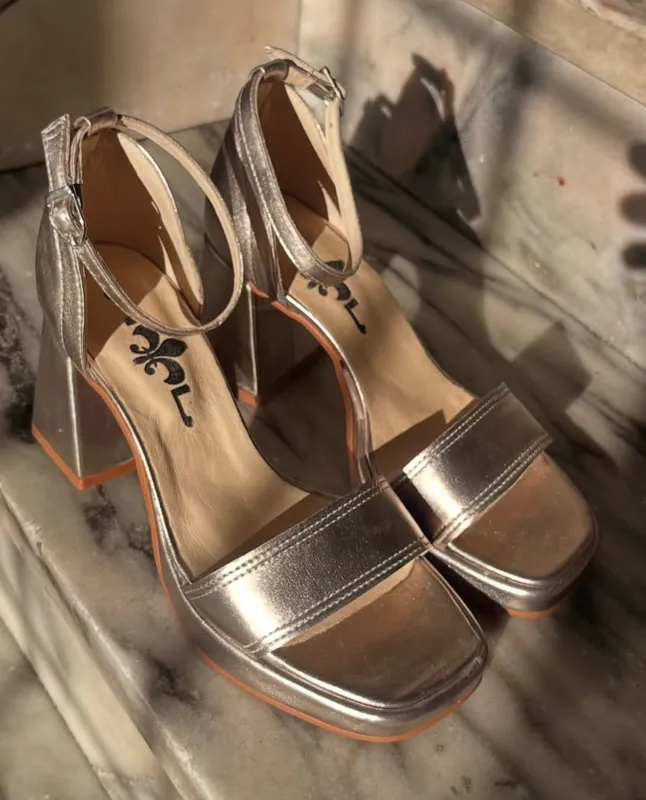 Sandalia peltre con tobillera