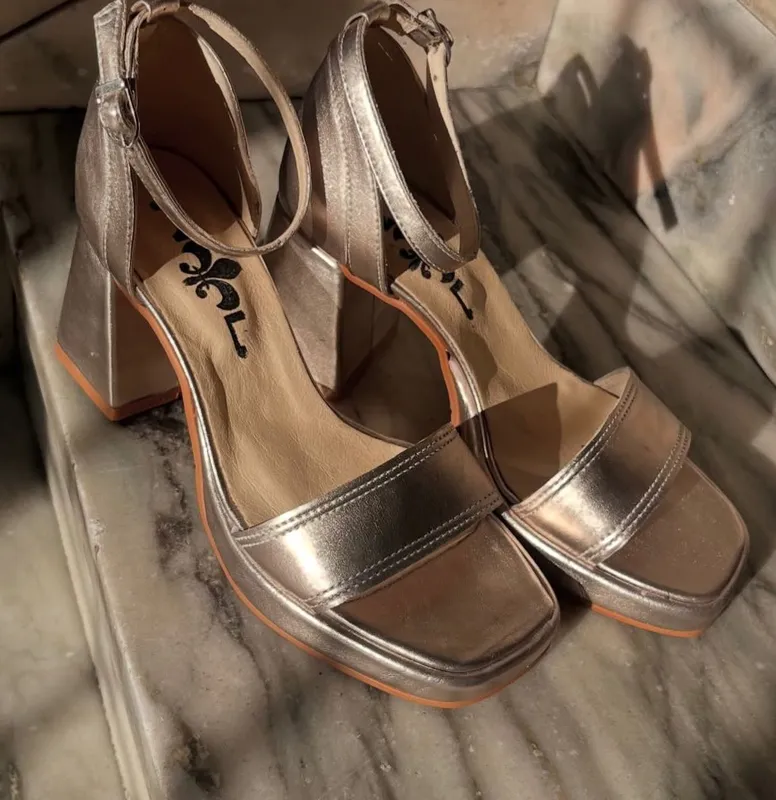 Sandalia peltre con tobillera