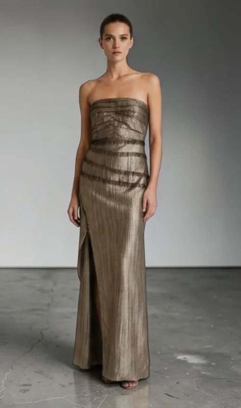Vestido strapless dorado con canutillos