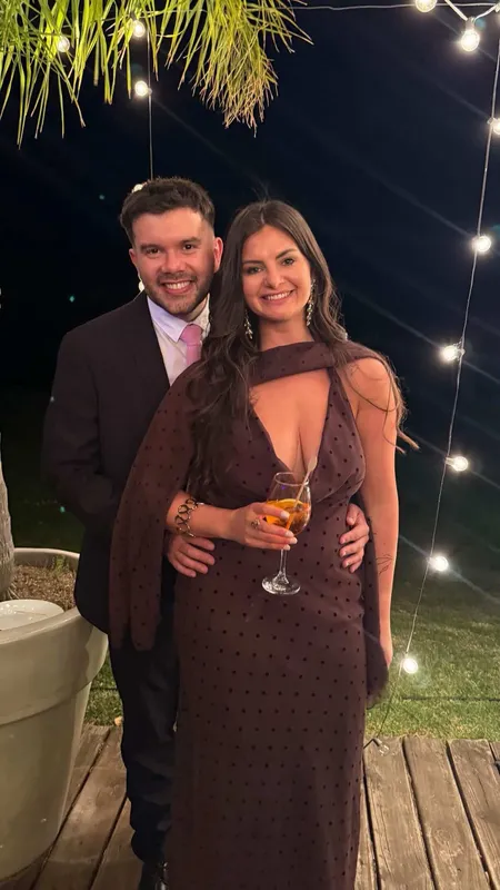 Vestido chocolate lunares negros y corbatin 