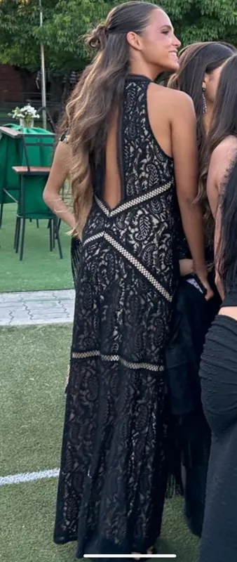 Vestido encaje negro halter 