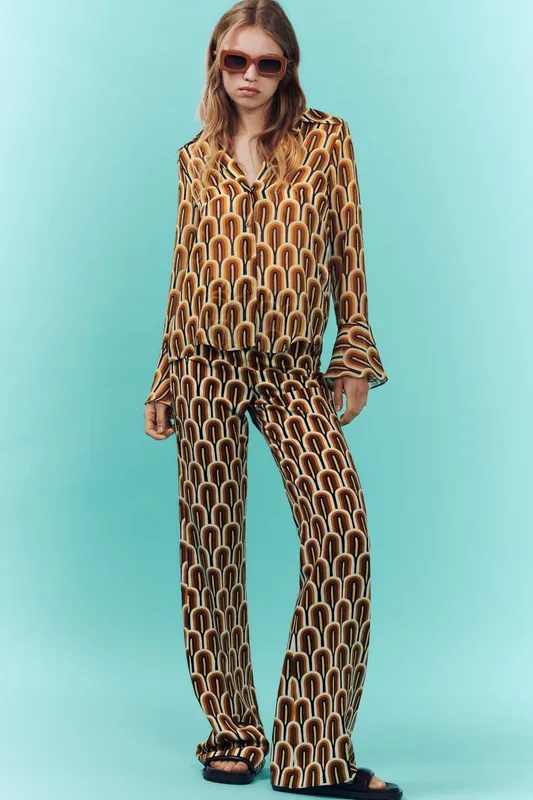 Pantalon zara tonos tierra conjunto