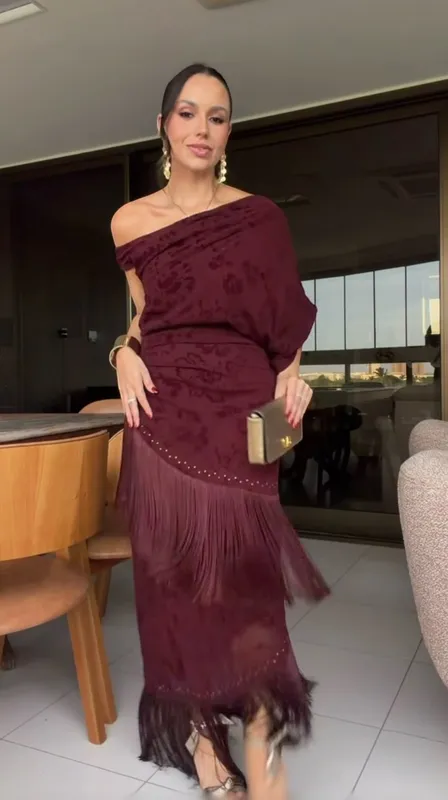Vestido zara bordeaux con flecos, una manga