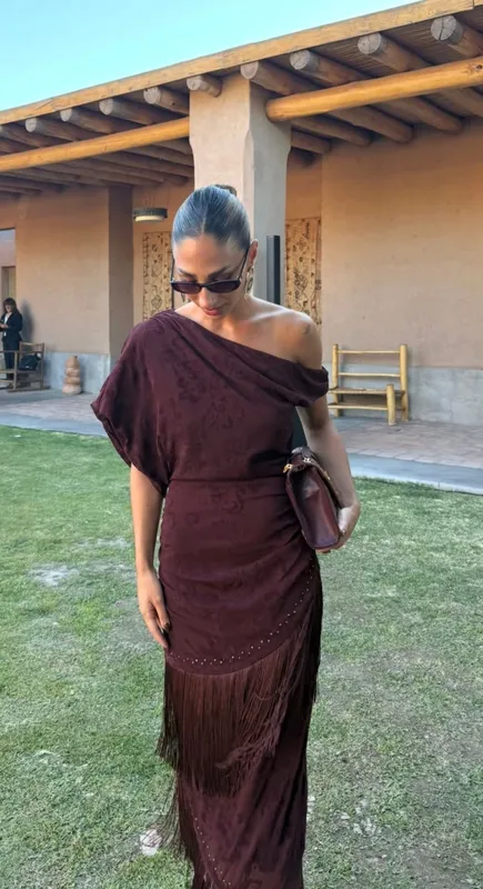 Vestido zara bordeaux con flecos, una manga