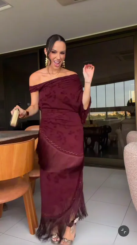 Vestido zara bordeaux con flecos, una manga