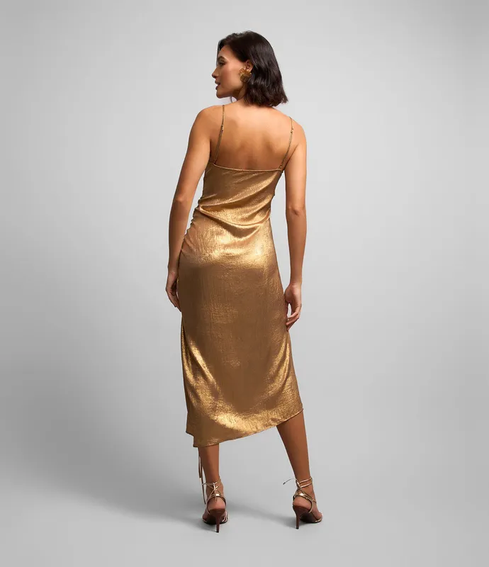 Vestido dorado frunce midi