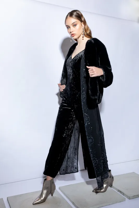 Abrigo Forever 21 negro corto peludo