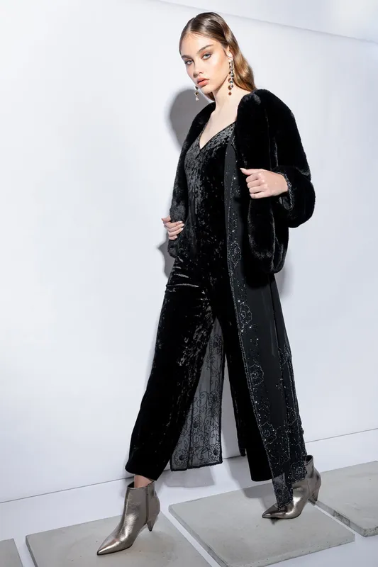 Abrigo Forever 21 negro corto peludo