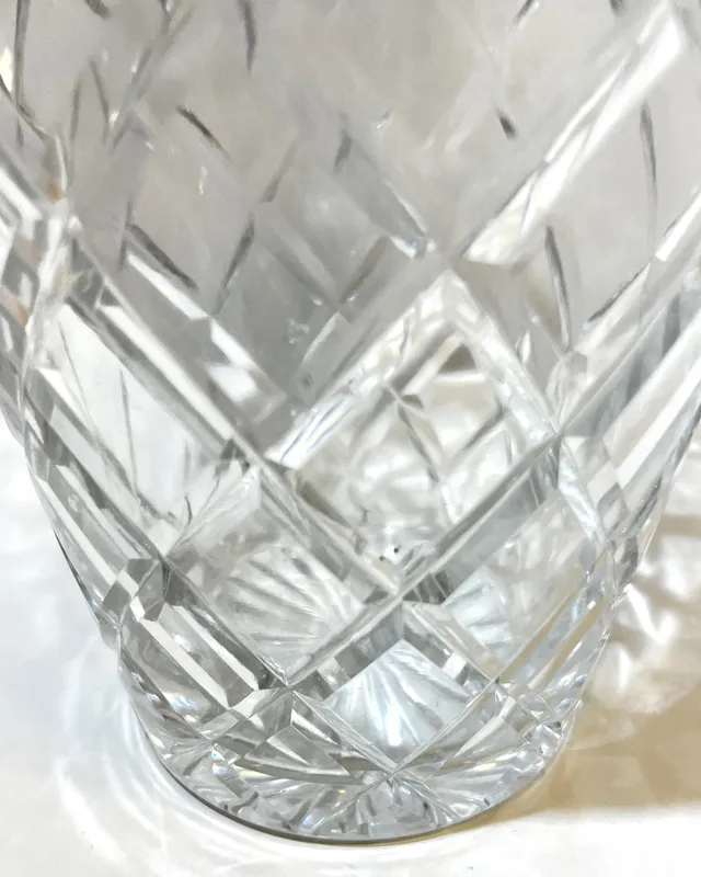 Florero de cristal tallado