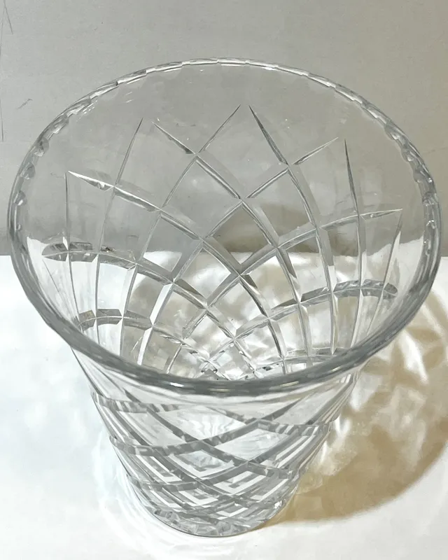 Florero de cristal tallado