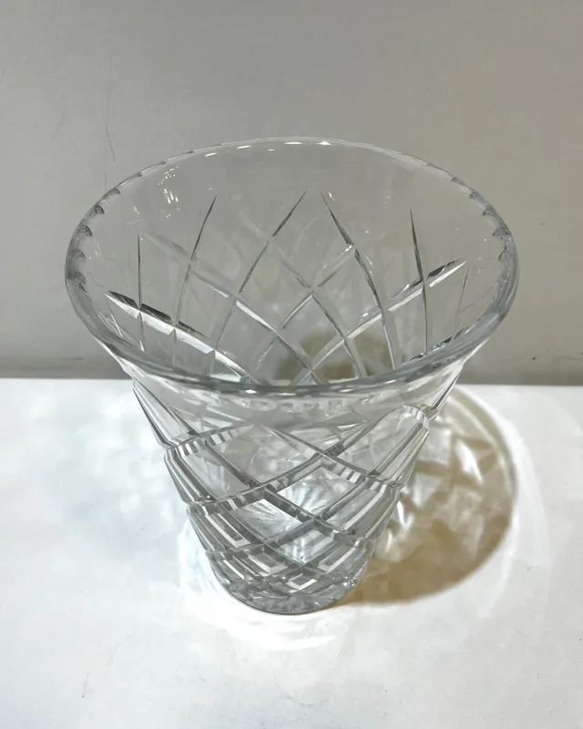 Florero de cristal tallado