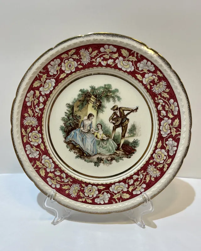 Plato inglés con escena galante