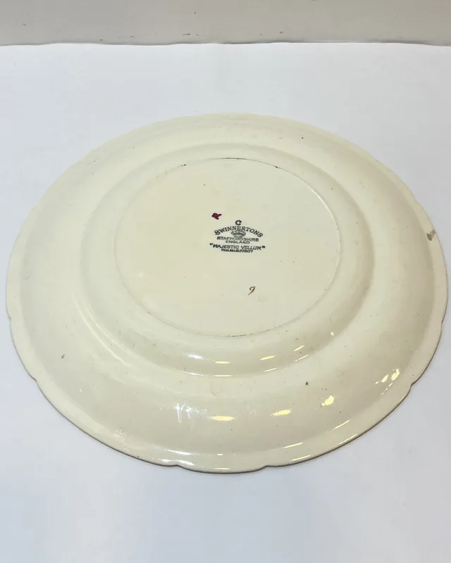 Plato inglés con escena galante