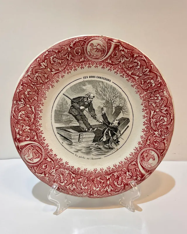 Plato loza francesa con escena