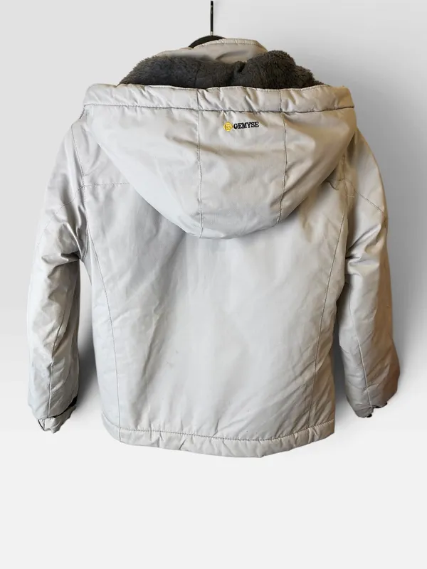 Campera gris de nieve gemyse