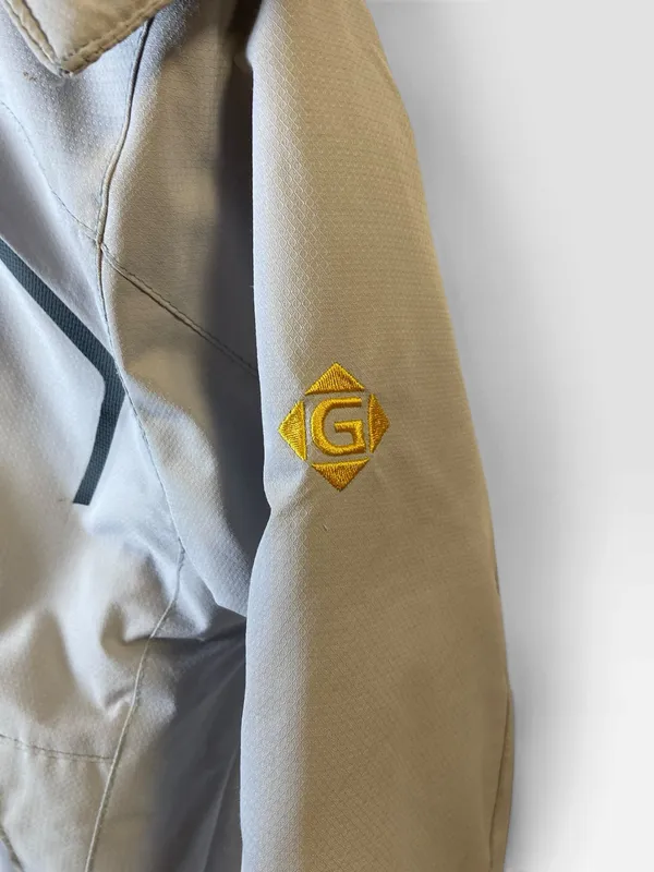 Campera gris de nieve gemyse