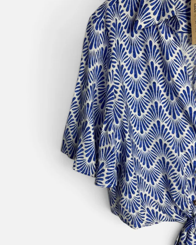 Camisa estamapda en azul mango