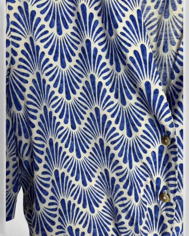 Camisa estamapda en azul mango