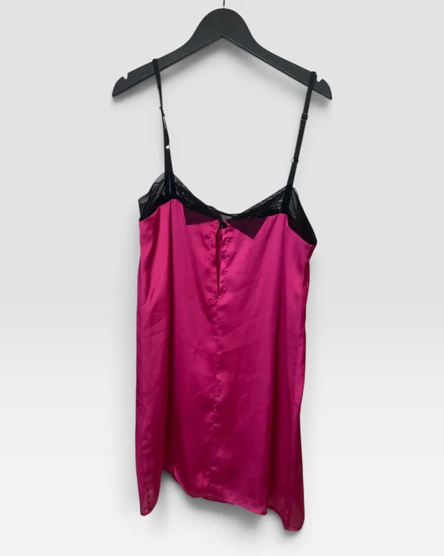 Vestido fucsia ay not dead