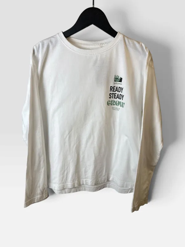 Remera blanca estampada bas